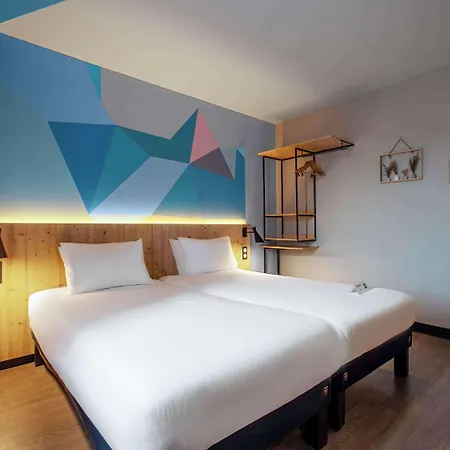 Отель Ibis Styles Lisses 3*