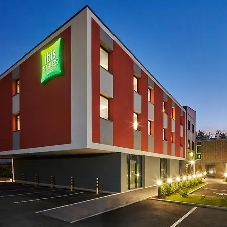 Ibis Styles Lisses Paris Sud 3* Évry